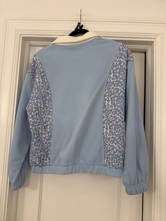 Light Blue Collared Pullover with Leopard Panel - Picture 5 of 5